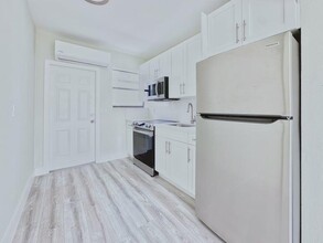 1010 Opa-Locka Blvd in Miami, FL - Building Photo - Building Photo