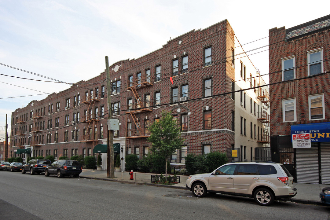 Ely Court in Long Island City, NY - Building Photo