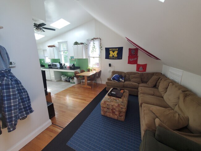 4315 River Rd NW, Unit Apt 5 in Washington, DC - Building Photo - Building Photo
