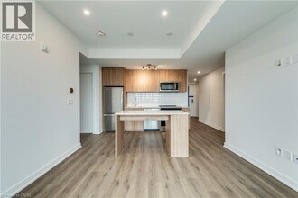 770 Whitlock Ave in Milton, ON - Building Photo - Building Photo