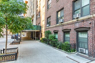 22 Irving Pl in New York, NY - Foto de edificio - Building Photo