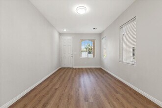 920 Shining Rose Pl in Henderson, NV - Foto de edificio - Building Photo