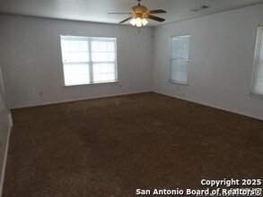 6623 Highland Grass in Converse, TX - Foto de edificio - Building Photo