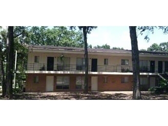 1012 W Cleveland St in Alvin, TX - Foto de edificio - Building Photo