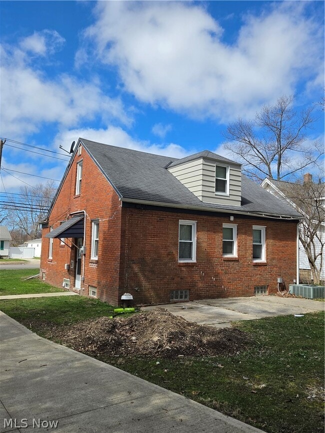 1275 S Green Rd in South Euclid, OH - Building Photo - Building Photo