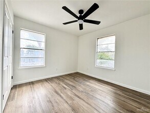 7 N 28th St in McAllen, TX - Foto de edificio - Building Photo