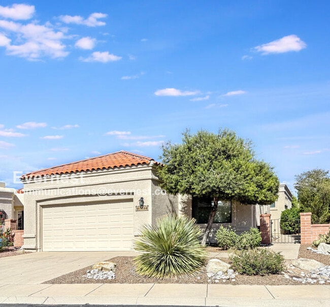 property at 5518 N Vía Papavero