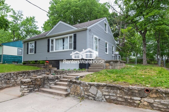 5531 NW Venetian Dr in Kansas City, MO - Building Photo - Building Photo