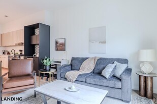 2623 Keene St, Unit 516 in Houston, TX - Building Photo