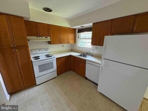 9702 Singleton Dr in Bethesda, MD - Building Photo - Building Photo