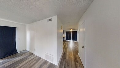 4676 E Alamos Ave in Fresno, CA - Building Photo - Building Photo