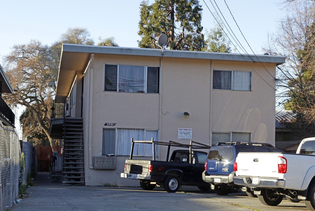 3001 E 17th St in Oakland, CA - Foto de edificio