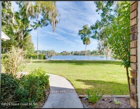 511 Lake Charm Dr in Oviedo, FL - Foto de edificio - Building Photo