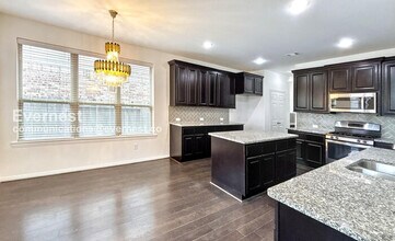 4811 Sunset Park Ln in Rosharon, TX - Foto de edificio - Building Photo