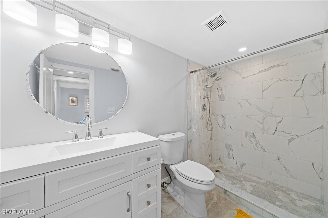 1605 Chesapeake Ave in Naples, FL - Building Photo