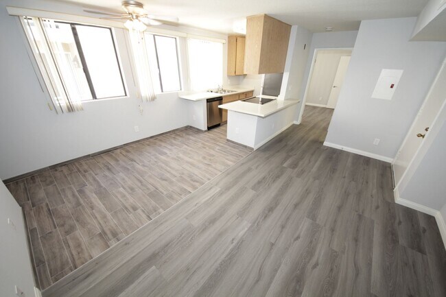 Amherst Heights, LLC in Los Angeles, CA - Building Photo - Interior Photo