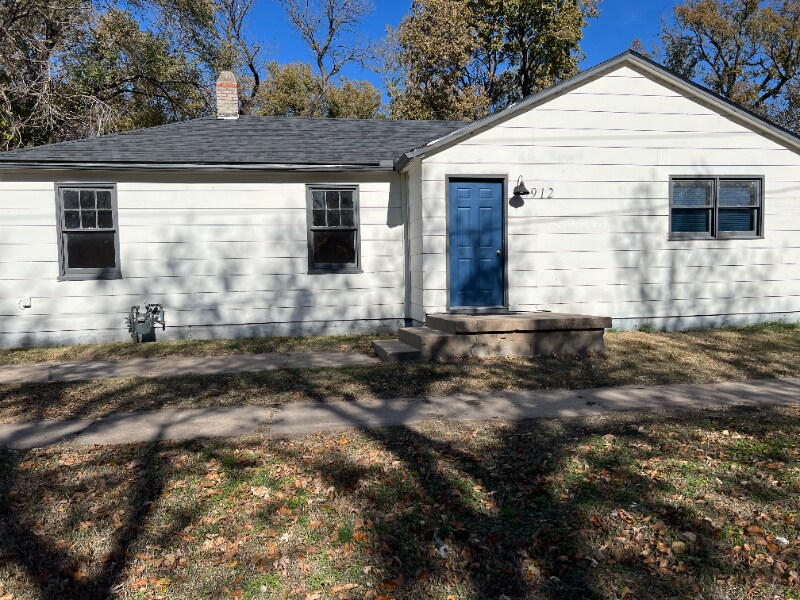 912 E Skinner St in Wichita, KS - Foto de edificio