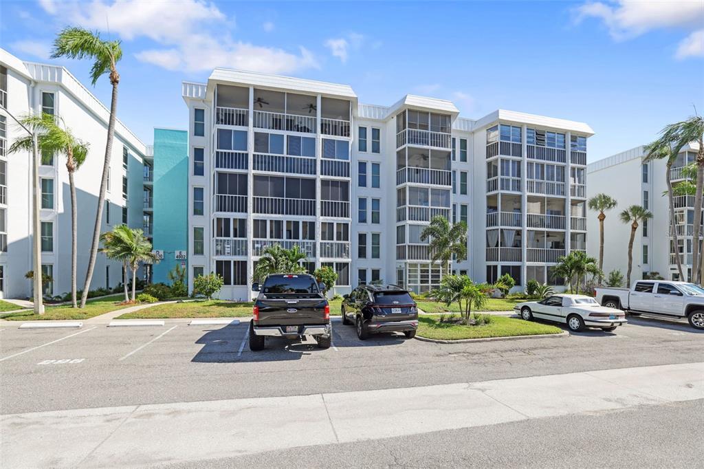 4902 38th Way S in St. Petersburg, FL - Building Photo