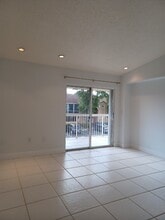 4730 NW 102nd Ave, Unit 201 in Doral, FL - Foto de edificio - Building Photo