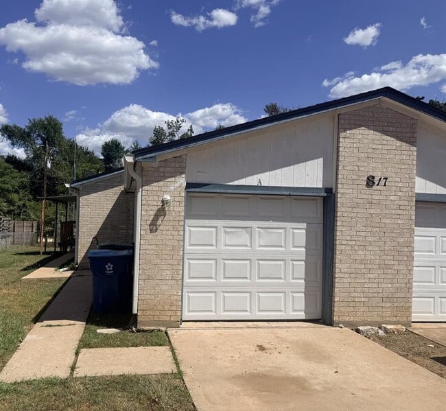 property at 817 Lloyd Ln