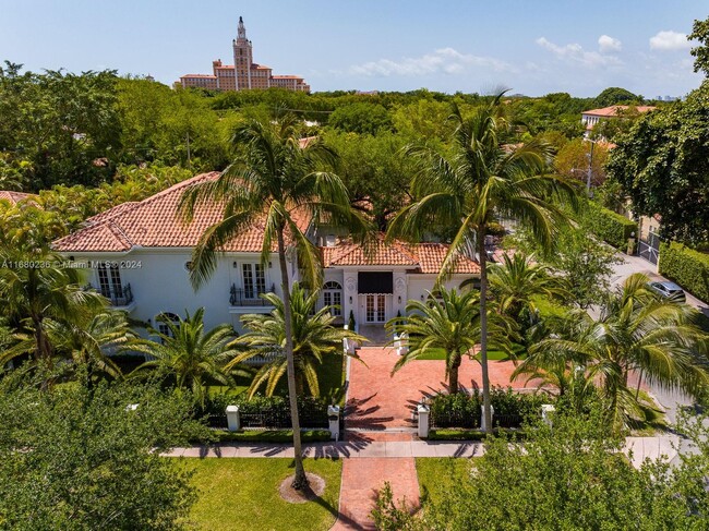 1224 Almeria Ave in Coral Gables, FL - Foto de edificio - Building Photo