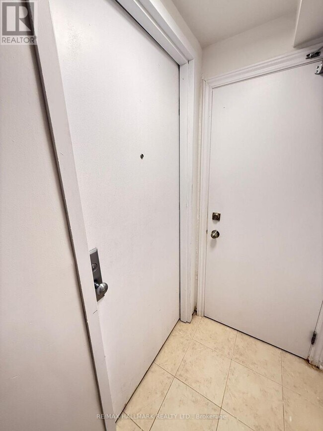 2 Polygon Ct in Brampton, ON - Building Photo - Building Photo