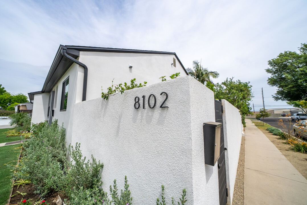 8102 Paso Robles Ave in Los Angeles, CA - Building Photo