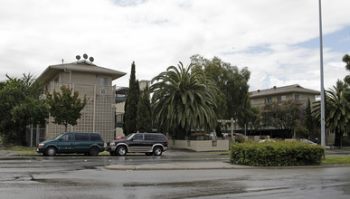 Golf Club Manor Apartments in Hayward, CA - Building Photo - Building Photo