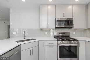 712 S Sartain St in Philadelphia, PA - Building Photo