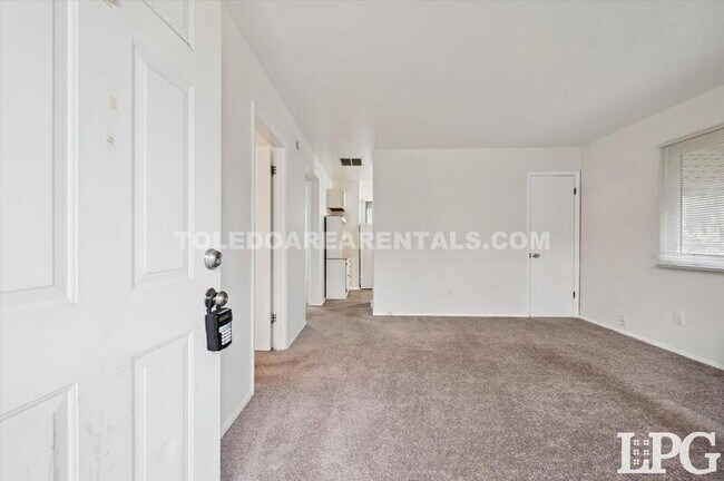 5536 Douglas Rd in Toledo, OH - Building Photo - Building Photo