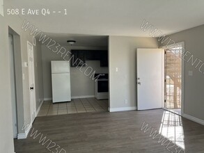 508 E Ave Q4 in Palmdale, CA - Building Photo - Building Photo