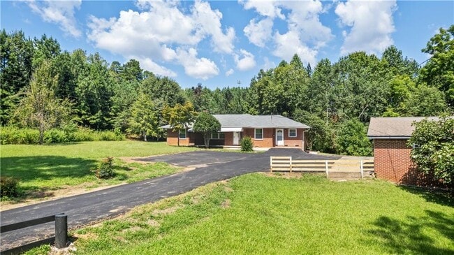 804 Buford Hwy NE in Sugar Hill, GA - Building Photo - Building Photo