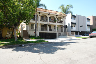 Casa De Palms in Burbank, CA - Building Photo - Building Photo