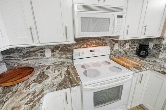 60 Surfview Dr in Palm Coast, FL - Building Photo - Building Photo