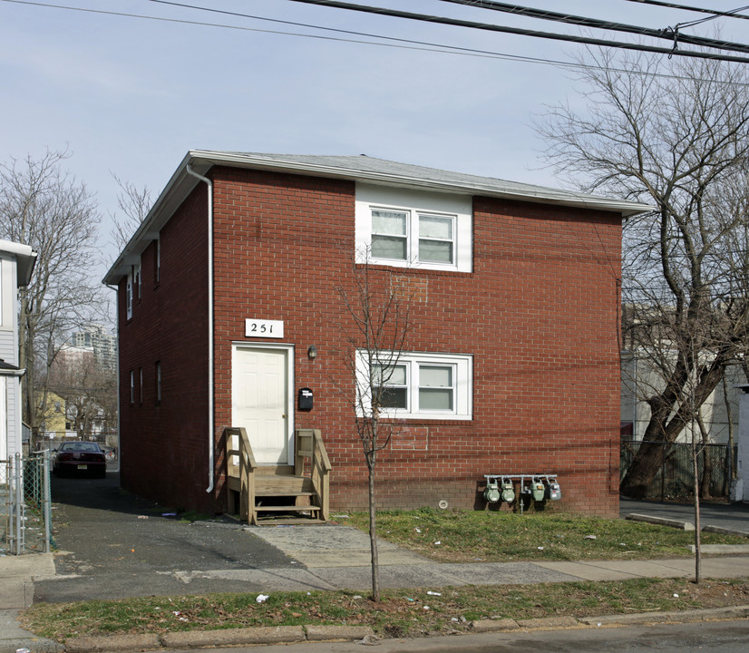 251 Baldwin St in New Brunswick, NJ - Building Photo