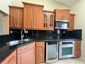 7015 NW 173rd Dr, Unit 208 in Hialeah, FL - Building Photo - Building Photo