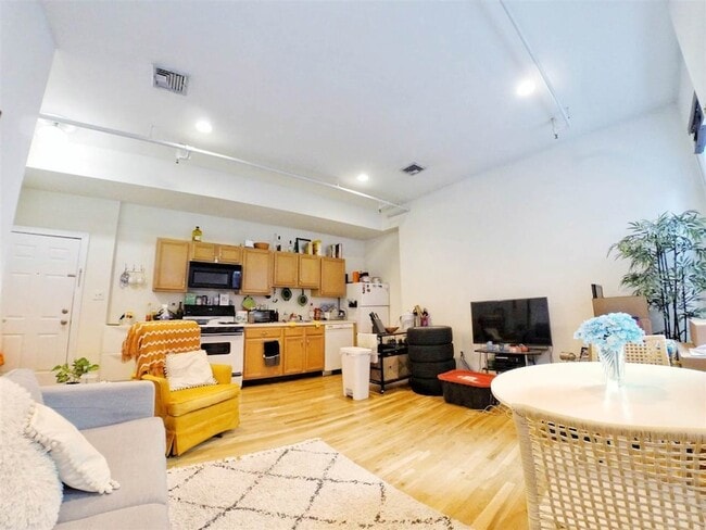 62 4th St, Unit 2R in Hoboken, NJ - Foto de edificio - Building Photo