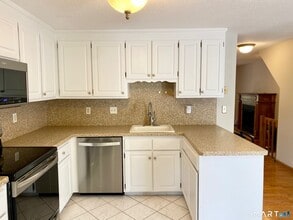 139 Songbird Ln in Farmington, CT - Building Photo - Building Photo