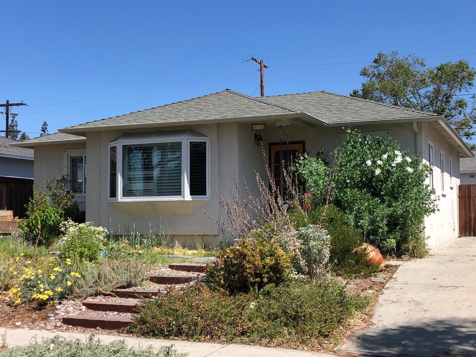 5707 Candlewood St in Lakewood, CA - Building Photo