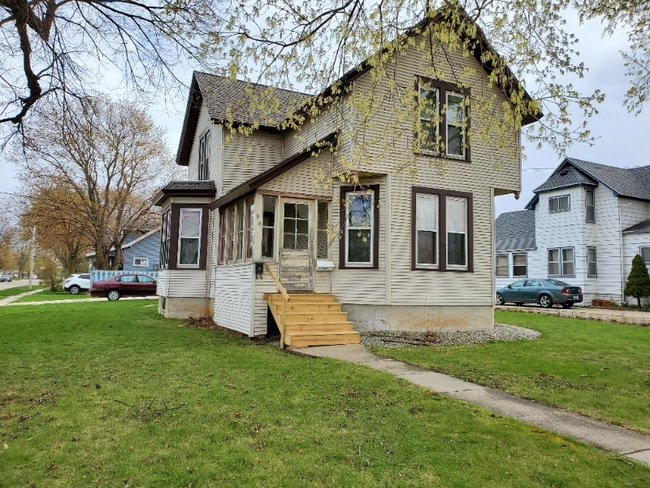 property at 303 W Jefferson St