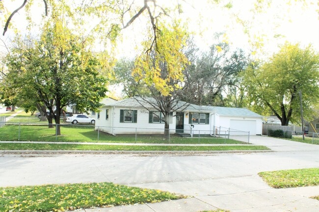 property at 6109 Buckingham Ave