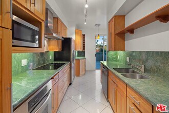 515 Ocean Ave-Unit -301S in Santa Monica, CA - Foto de edificio - Building Photo