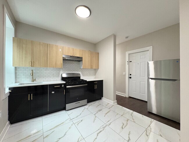 196 N Park St, Unit 2 in East Orange, NJ - Building Photo - Building Photo