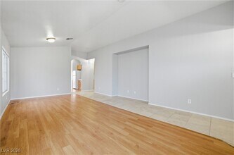 5555 Airview Ct in Las Vegas, NV - Building Photo - Building Photo