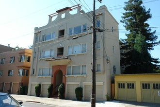 Hillcrest Apartments in Oakland, CA - Building Photo - Building Photo