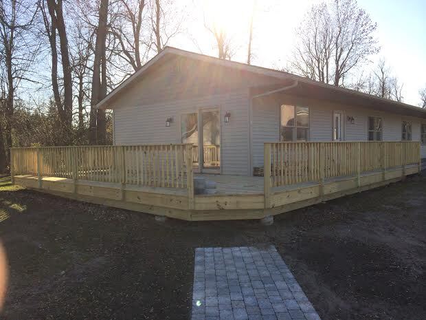 101 Sunrise Dr in Plattsburgh, NY - Foto de edificio - Building Photo