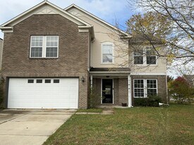 612 Classic Ln in Greenwood, IN - Building Photo