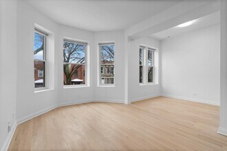 2649 W Thomas St, Unit 2F in Chicago, IL - Building Photo - Building Photo