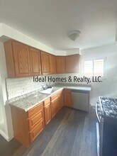 901 Hemphill Rd in Flint, MI - Building Photo - Building Photo
