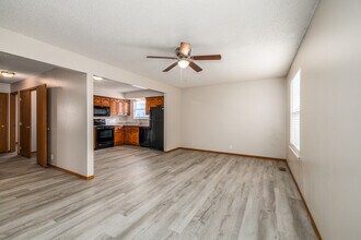 Peachtree Apartments in Webb City, MO - Building Photo - Building Photo